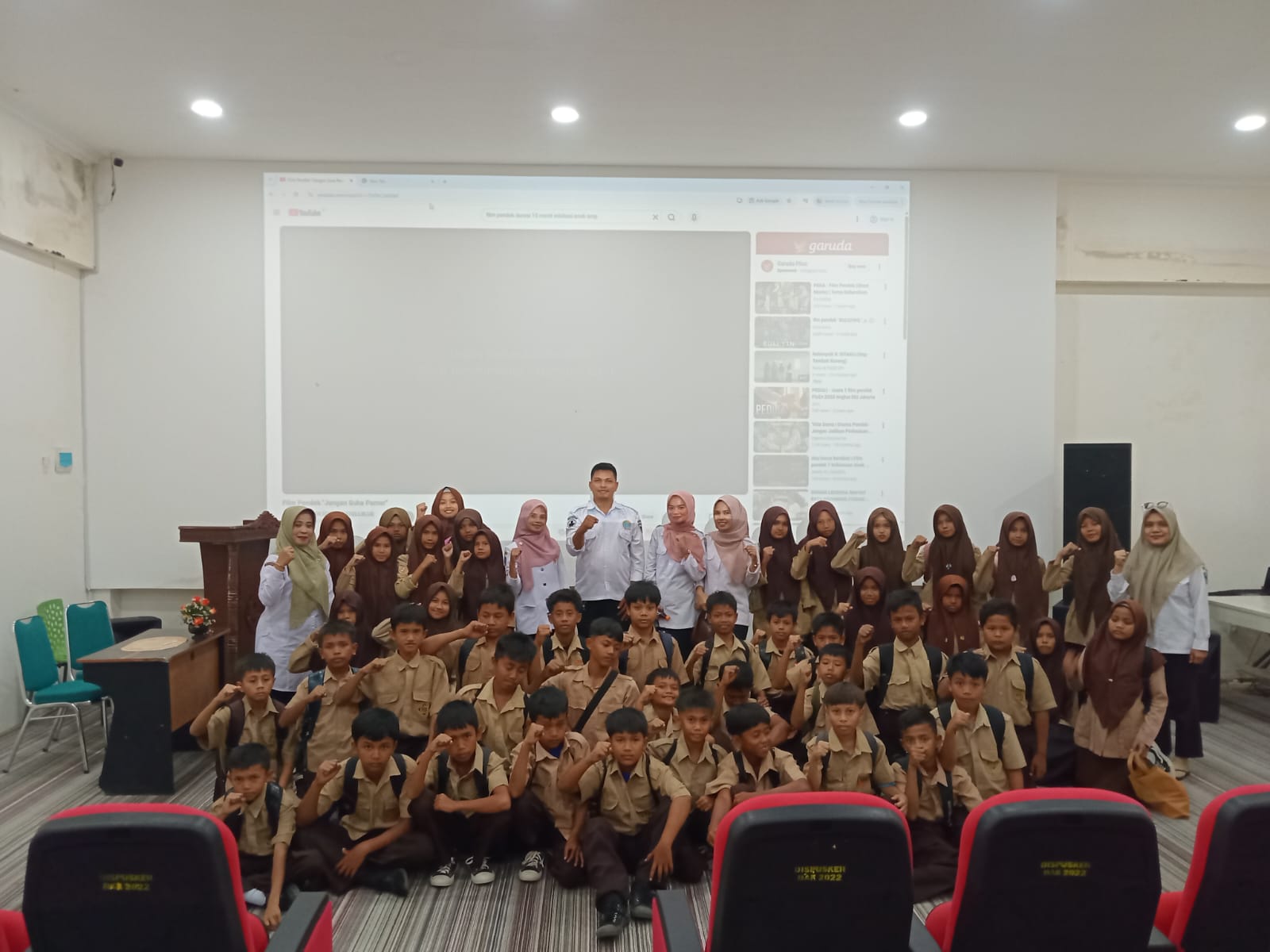 Kunjungan Edukasi SMPN 3 Bayang ke Dinas Perpustakaan dan Kearsipan