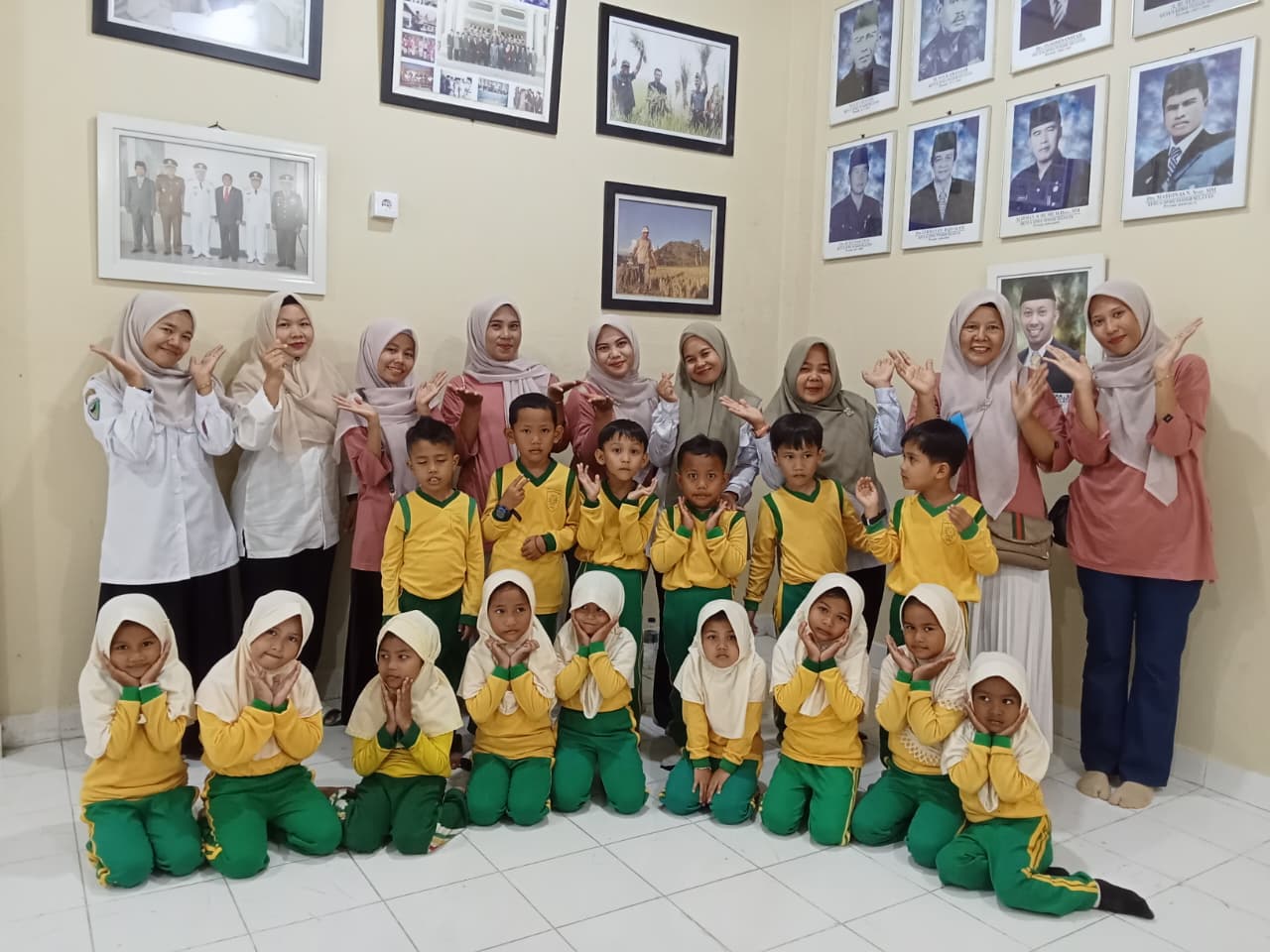 Belajar diluar Kelas: Intip Keseruan TK Bustanal Athfal di Perpustakaan Daerah Pesisir Selatan