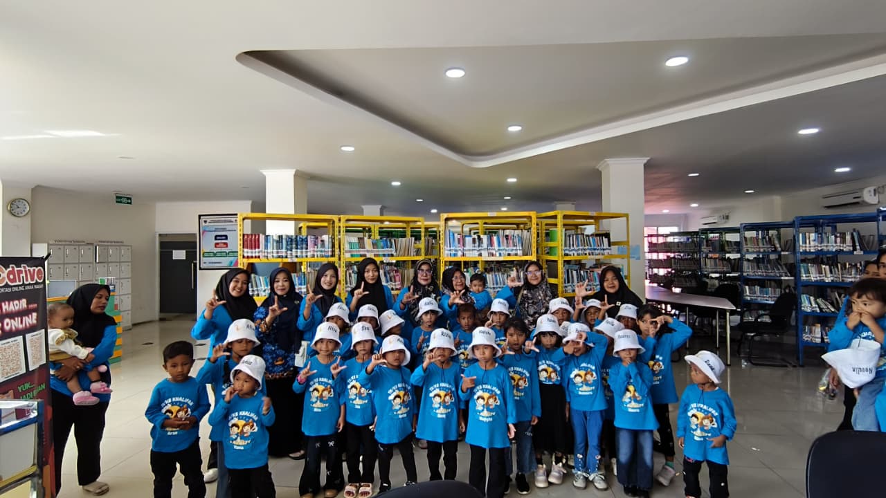 Kunjungan Edukasi TK/KB Khalifah Carocok Anau Tarusan ke Perpustakaan Daerah