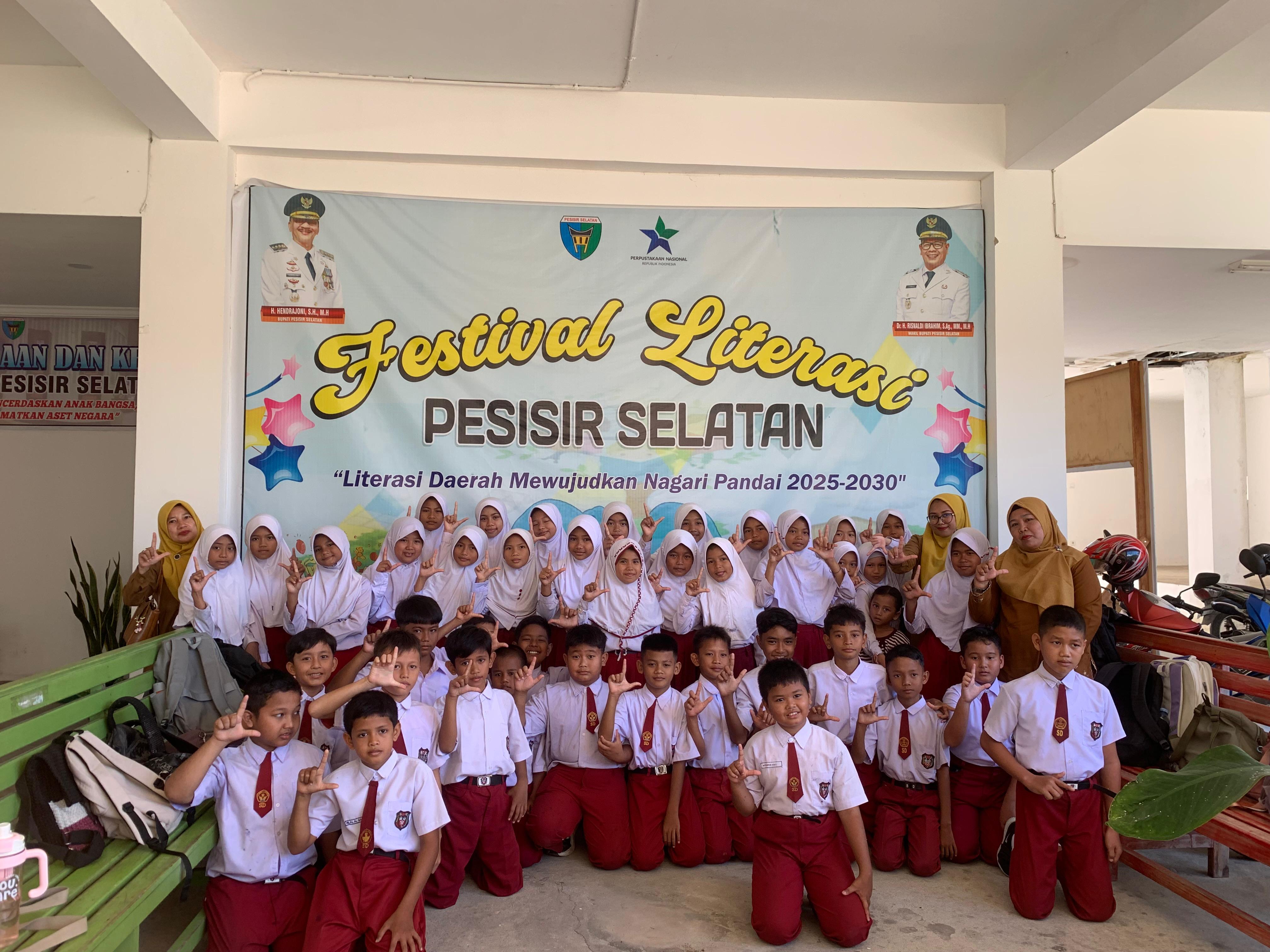 Kunjungan Edukasi dan Layanan Galeri Arsip SDN 26 Painan Selatan di Dinas Perpustakaan dan Kearsipan