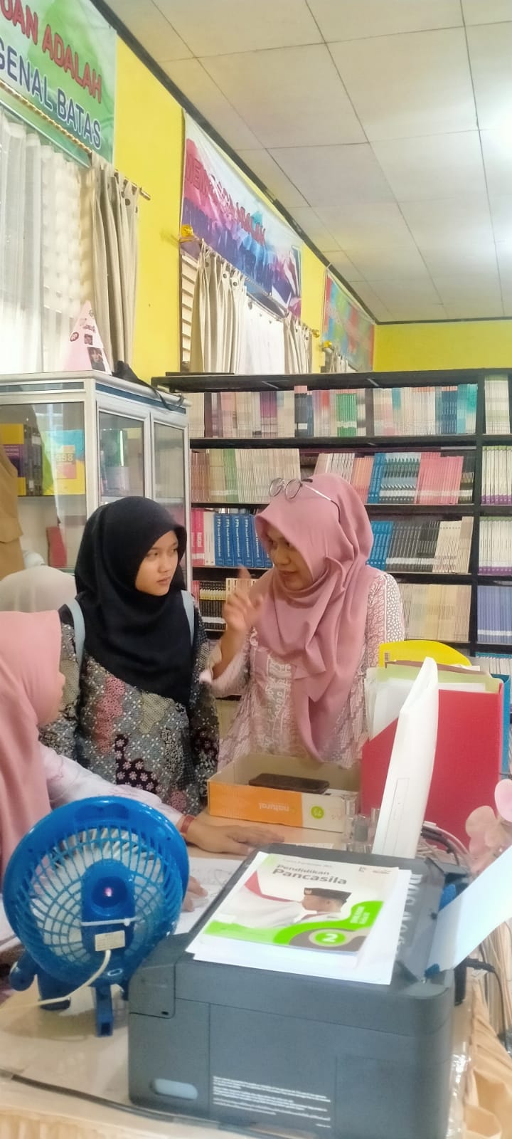 Dinas Perpustakaan dan Kearsipan Laksanakan Pembinaan Perpustakaan di SMKN 1 Painan