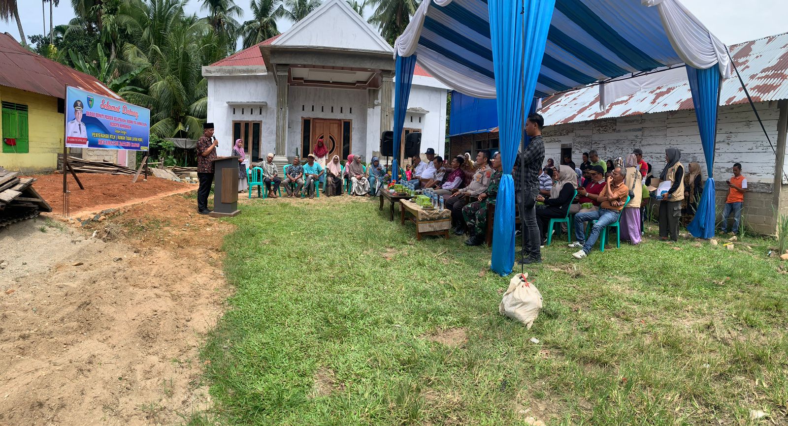 Sekretaris menghadiri penyerahan RTLH di Kecamatan Batang Kapas