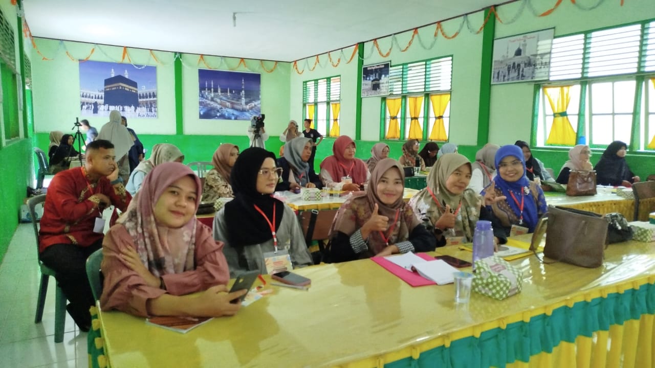 Tutor Rumpin Dispusker mengikuti pelatihan membaca nyaring di kecamatan Ranah Pesisir