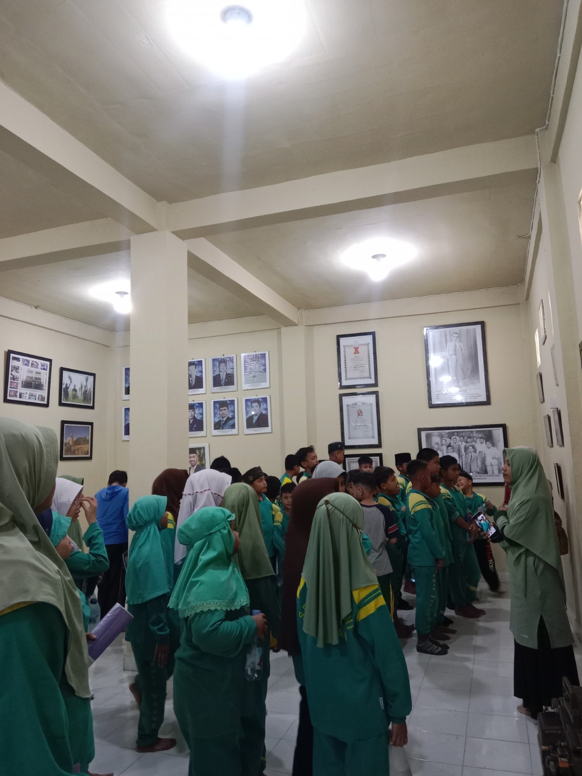 SDIT Madani Painan berkunjung ke Galeri Arsip