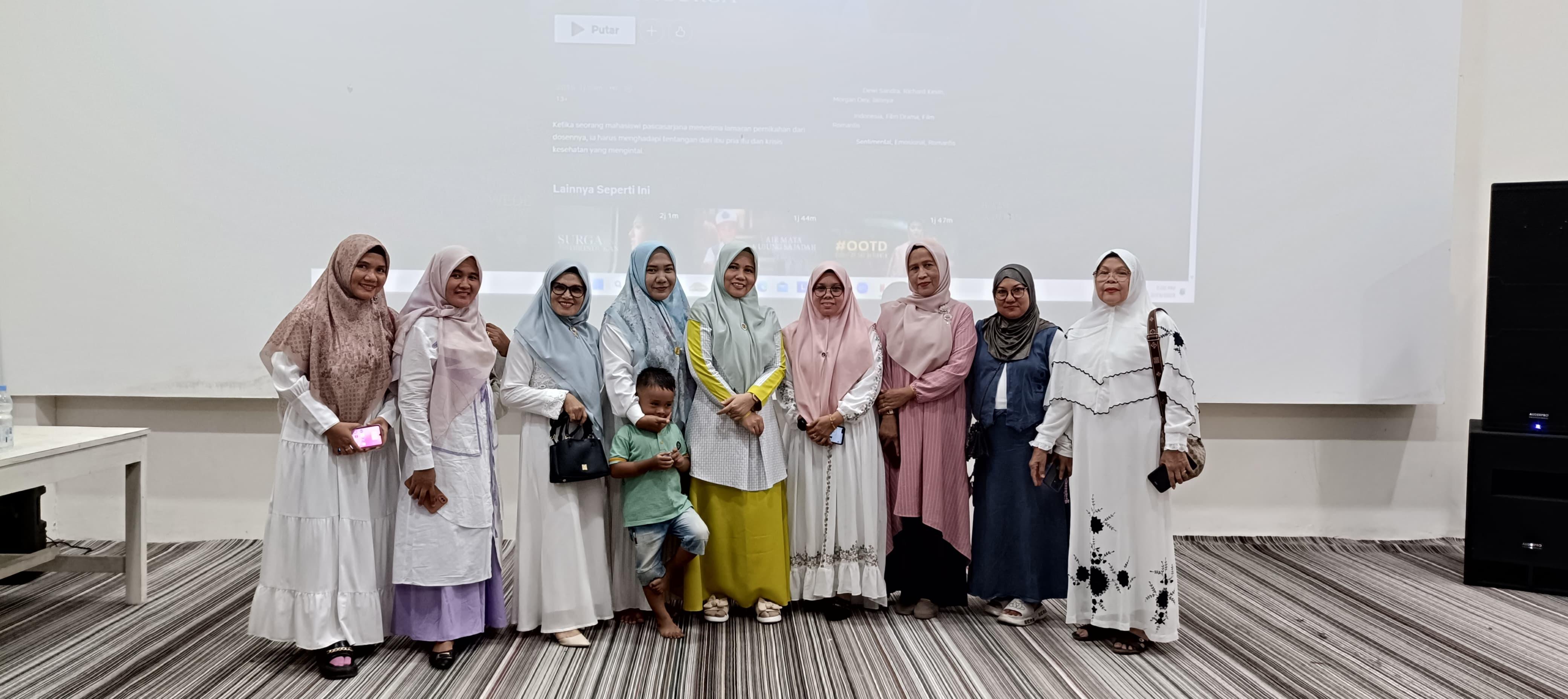 Kunjungan Majlis Taklim mushola Khairul Ikhwan Sago ke Perpustakaan Umum Daerah