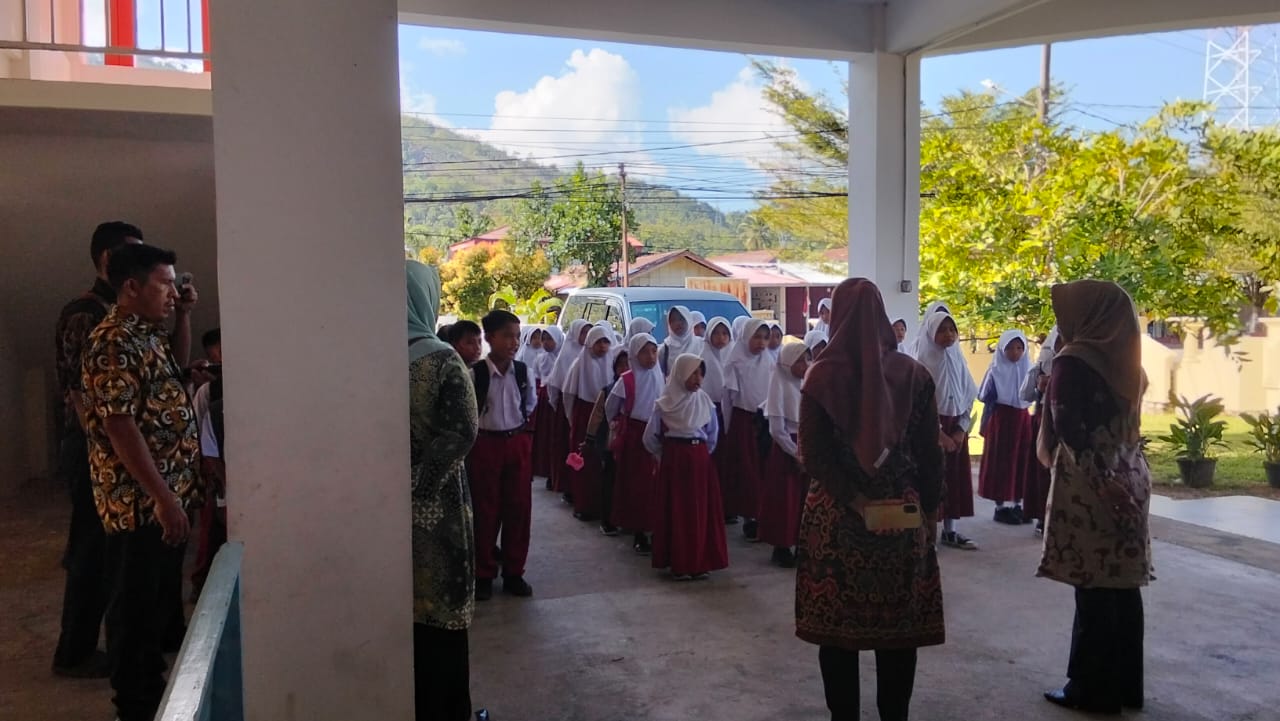 Kunjungan  Edukasi MIS Karang Pauh ke Perpustakaan Daerah Kabupaten Pesisir Selatan