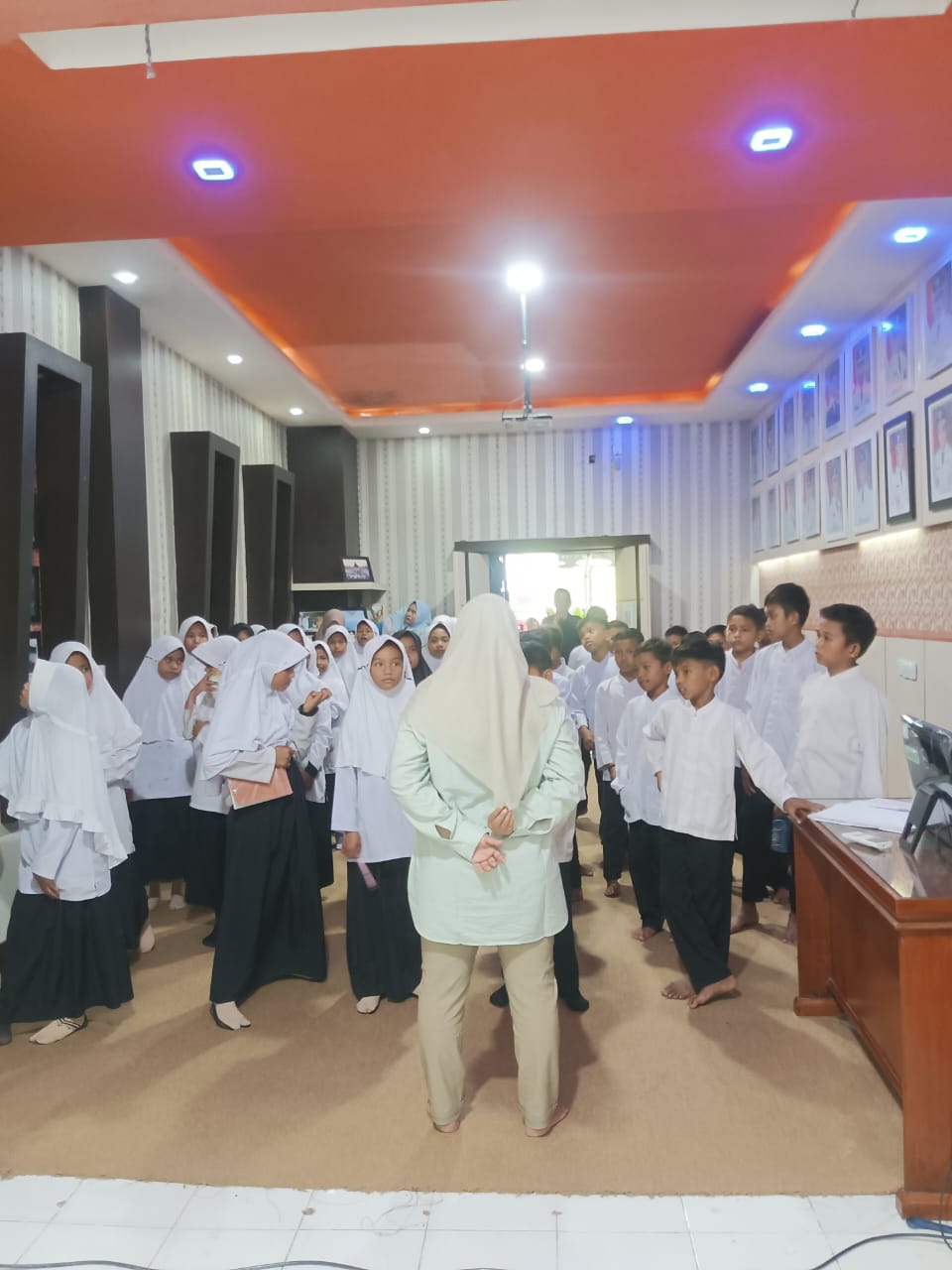 Kunjungan Edukasi MIN 1 Pesisir Selatan ke Dinas Perpustakaan dan Kearsipan Kabupaten Pesisir Selata